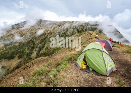 Sembalun Rim Camp auf Mount Rinjani, Lombok, Indonesien Stockfoto