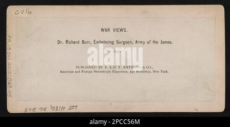 Dr. Richard Burr, einbalsamierender Chirurg, Armee der James. Title from item, Date Based on the Move to 591 Broadway on 10 February 1869 (Quelle: Dietrich, Henry. Erinnerungen an das Haus von E. & H.T. Anthony & Company. Anthonys fotografisches Bulletin, 1900, Band 31, Seiten 104-106), Hinweis auf Rekto: „Einbalsamierung der Toten.“, ähnliches Glas-Negativ: LC-B811-2531. E. & H.T. Anthony & Co. Erwarb das Negativ vom Studio von Mathew Brady im Austausch für Fotozubehör, Purchase; Russell Norton; 2012; (DLC/PP-2012: 069). Vereinigte Staaten, Armee des James, Volk, 1860-1870, EM Stockfoto