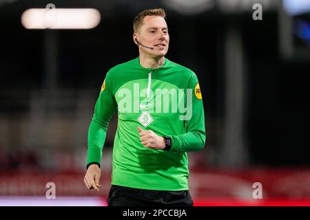 ALMERE, NIEDERLANDE - MÄRZ 13: Stellvertretender Schiedsrichter Marco Ribbink beim niederländischen Keukenkampioendivisie-Spiel zwischen dem FC Almere City und dem VVV Venlo am 13. März 2023 im Yanmar Stadion in Almere, Niederlande (Foto: Patrick Goosen/Orange Pictures) Stockfoto