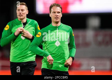 ALMERE, NIEDERLANDE - MÄRZ 13: Stellvertretender Schiedsrichter Sjoerd Nanninga beim niederländischen Keukenkampioendivisie-Spiel zwischen dem FC Almere City und dem VVV Venlo im Yanmar Stadion am 13. März 2023 in Almere, Niederlande (Foto: Patrick Goosen/Orange Pictures) Stockfoto