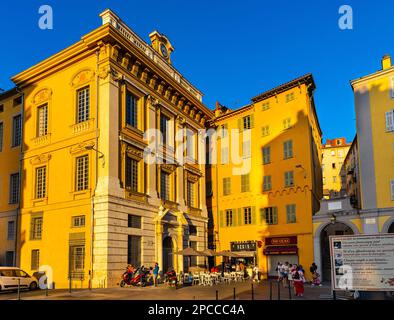 Nizza, Frankreich - 29. Juli 2022: Historisches Rathaus Palais communal am Place Saint Francois im Altstadtviertel Vieille Ville in Nizza Stockfoto