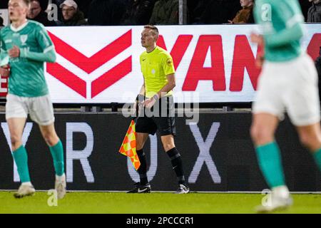 ALMERE, NIEDERLANDE - MÄRZ 13: Stellvertretender Schiedsrichter Marco Ribbink beim niederländischen Keukenkampioendivisie-Spiel zwischen dem FC Almere City und dem VVV Venlo am 13. März 2023 im Yanmar Stadion in Almere, Niederlande (Foto: Patrick Goosen/Orange Pictures) Stockfoto