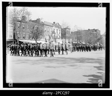 Ein großer Posten bei der großen Parade. 36. National Encampment of the G.A.R, Wash, D.C. 5.-11. Oktober 1902, Nr. 17. Grand Army of the Republic, National Encampment, (36. :, 1902 :, Washington, DC) , Vereinigte Staaten, Geschichte, Bürgerkrieg, 1861-1865, Veterans, Commemorations, Washington (D.C.), 1900-1910, Military Parades & Ceremonies, Washington (D.C.), 1900-1910. Stockfoto
