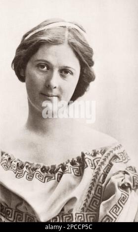 Ca. 1900 : Die amerikanische Revolutantänzerin ISADORA DUNCAN ( 1878 - 1927 ) , Gründer von Free Dance , Verheiratet mit dem russischen schwulen Dichter Sergei Esenin und Liebhaber des Theaterdesigners Gordon Craig - PORTRAIT - RITRATTO - TANZ - DANZA - Ballerina - rivoluzionaria - Avanguardia - Avantgarde - antikes griechisch-römisches Kleid - Vestito all'antica greco-romano - DANZA LIBERA - Scollatura - Decollatura - necete - Decollatura - necete BALLETTO - TEATRO - BALLERINA - TÄNZER - DIVA - DIVINA - AVANGUARDIA - THEATER - THEATER - MODERNO - MODERNISMO - MODERNISMUS --- ARCHIVIO GBB Stockfoto