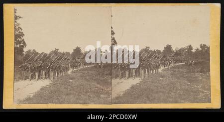 Soldaten der 134. Illinois Volunteer Infanterie marschieren nach Columbus, Kentucky. Titel erfunden von Library Staff, Purchase; Jeffrey Kraus; 2011; (DLC/PP-2011:122). United States, Army, Illinois Infantry Regiment, 134. (1864), People, Kentucky, Kolumbus, Soldaten, Union, Kentucky, Columbus, 1860-1870, Marching, Kentucky, Columbus, 1860-1870, Usa, Geschichte, Bürgerkrieg, 1861-1865, Militärpersonal, Union. Stockfoto