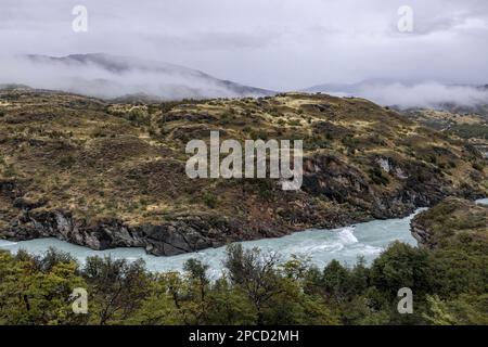 Zusammenfluss von Fluss Baker und Fluss Chacabuco im chilenischen Teil Patagoniens - natürlicher Anblick entlang der Carretera Austral Stockfoto