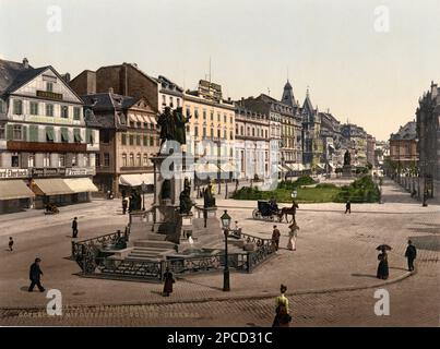 1895 Ca , DEUTSCHLAND : Goethes Place und Goethe und Gutenberg Monument , Frankfort am Main (d. h. Frankfurt am Main ). Die Werke des deutschen Dichters Johann Wolfgang von GOETHE ( 1749 - 1832 ) erstrecken sich auf die Bereiche Poesie, Drama, Literatur, Theologie, Humanismus und Wissenschaft. Phocrom Druckfarben bearbeitet von Detroit Publishing Co FRANCOFORTE - GERMANIEN - LETTERATO - SCRITTORE - LETTERATURA - Literatur - POETA - DICHTER - POESIE - SCRITTORE - SCHRIFTSTELLER - monumento - statua - Statue - GEOGRAFIA - GEOGRAFIE - Architettura - Architektur --- Archivio GBB Stockfoto