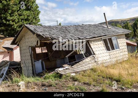 Holzhütte zerstört durch den starken patagonischen Wind in Chile, Südamerika Stockfoto