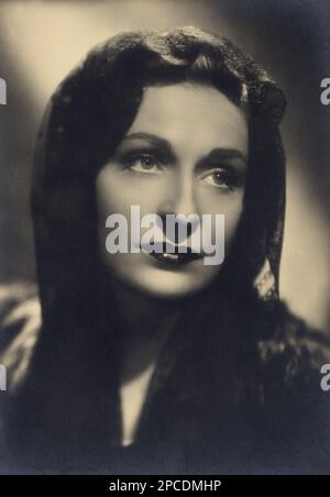 1943 Ca : die italienische Filmschauspielerin EVI MALTAGLIATI ( EVELINA - 1908 - 1986 ). Er arbeitete auch als italienischer " Doppiatrice " für amerikanische Filmschauspieler . - FILM - KINO - Tribut - Porträt - Rituto - DIVA - DIVINA - Spitze - pizzo - Velo - Schleier - Archivio GBB Stockfoto