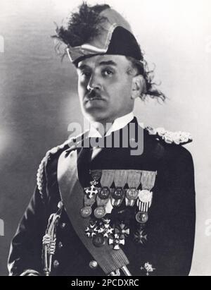 1930er Jahre , ITALIEN : der italienische Ammiraglio LUIGI RIZZO Conte di Grado e di Premuda ( 1887 - 1951 ). Serviert mit der italienischen Royal Navy ( Regia Marina ) während des Ersten Weltkriegs und erhielt zahlreiche Dekorationen. Er war Freiwilliger in der Impresa Fiumana mit Gabriele D'ANNUNZIO und während des Krieges von Äthiopien. Beförderte Ammiraglio di Squadra im September 1943 im Marineservat, als Präsident von Cantieri Riuniti dell'Adriatico die Sabotage transatlantischer Schiffe anordnete und nicht in deutsche Hände fiel. Denn diese Richtlinie wurde mit ihrer Tochter Guglielmina nach Deutschland abgeschoben. - fotostoriche Stockfoto