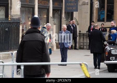 Westminster, London, Großbritannien. 13. März 2023. Der König kommt heute Nachmittag am Commonwealth Service in Westminster Abbey in London an. Kredit: Maureen McLean/Alamy Live News Stockfoto