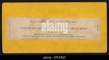 Nicht identifizierte Soldaten in Uniformen der Union mit Kanonen auf dem Schlachtfeld von „Bull Run“ / veröffentlicht von E. & H.T. Anthony & Co., American and Foreign Stereoscopic Emporium, 501 Broadway, New York. Liljenquist Family Sammlung von Bürgerkriegsfotos, pp/liljpaper. Usa, Armee, Menschen, 1860-1870, Kanonen, Virginia, Bull Run (Loudoun County-Fairfax County und Prince William County), 1860-1870, Soldiers, Union, Bull Run (Loudoun County-Fairfax County und Prince William County), 1860-1870, Military Uniforms, Union, 1860-1870, USA, Geschichte, Bürgerkrieg, 1861-1865, Militärpersonal, Un Stockfoto