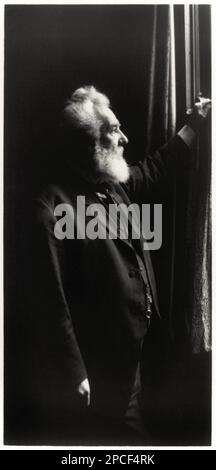 1902 , USA : der amerikanische Telefonerfinder ALEXANDER GRAHAM BELL ( 1847 - 1922 ). - foto storiche - foto storica - scienziato - Wissenschaftler - Portrait - ritratto - GESCHICHTE - TELEFONIA - INVENTORE DEL TELEFONO - Telefon - Bart - barba - SCIENZIATO - WISSENSCHAFTLER - profilo - Profil - uomo anziano vecchio - alter Mann ---- Archivio GBB Stockfoto