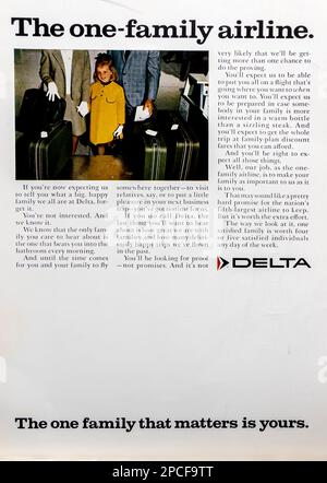 Delta-Airline-Werbung in einem NatGeo-Magazin im Juli 1968 Stockfoto