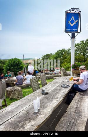 Englischer Pub-Garten und Tische Stockfoto