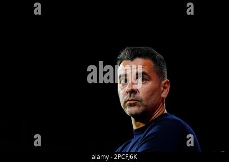 Girona, Spanien. 13. März 2023. Miguel Angel Sanchez Coach (Girona FC) wird während des Fußballspiels La Liga zwischen dem Girona FC und Atletico de Madrid im Montilivi Stadion am 13. März 2023 in Girona, Spanien, abgebildet. Foto: Siu Wu. Kredit: dpa/Alamy Live News Stockfoto