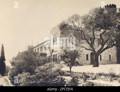 Das Schloss in HYERES ( Provence-Alpes-Cote d'Azur , Frankreich ) von der schriftstellerin und Schriftstellerin edith WHARTON ( geboren Edith Newbold Jones , 1862 - 1937 ) . Die amerikanische Schriftstellerin Edith Wharton winterte jährlich von 1919 bis zu ihrem Tod 1937 in Hyères. Der Garten ihrer Villa, Castel Sainte-Claire, ist für die Öffentlichkeit zugänglich. Die Villa gehörte zuvor Olivier Voutier, einem französischen Marineoffizier, dessen Grab im Garten liegt. Voutier entdeckte 1820 die Venus von Milo auf der ägäischen Insel Milos . Warthon schrieb mehrere einflussreiche Bücher, darunter die Dekoration von Häusern, sie Stockfoto