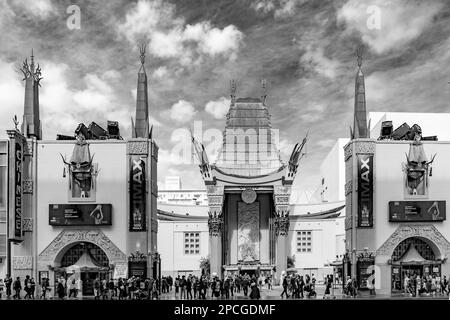 Los Angeles, USA - 5. März 2019: TCL Chinese Theatre am Hollywood Boulevard. Das Theaterviertel ist eine berühmte Touristenattraktion. Stockfoto