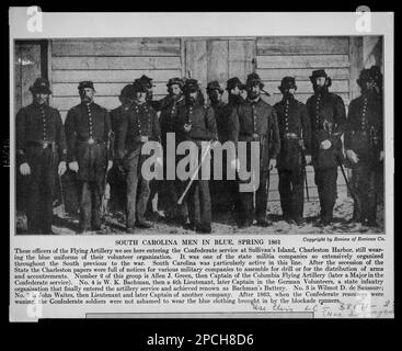 South Carolina Männer in Blau, Frühjahr 1861. Titel von Posten, Copyright durch Review of Reviews Co, Illus. Aus Richtung Fotogeschichte des Bürgerkriegs: Tausende von Szenen wurden von 1861 bis 65 fotografiert, mit Text von vielen Spezialbehörden / Francis Trevelyan Miller, Chefredakteur; Robert S. Lanier, Chefredakteur. New York : Review of Reviews Co, 1911, v. 1. Die Eröffnungsschlachten, S. 103 (oben). USA, Geschichte, Bürgerkrieg, 1861-1865, Militärpersonal, Konföderat, Militäroffiziere, Konföderat, South Carolina, Sullivans Island, 1860-1870, Milizen, South Carolina, 1860-1870, Recruiting & enl Stockfoto