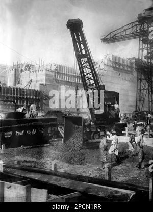 PANAMA : Bau des Panamakanals, 1908 Schleusen Ca Pedro Miguel . Hilfsverkranung Beton, Panamakanal. - GEOGRAFIE - GEOGRAFIA - FOTOSTORICHE - GESCHICHTE - HISTORISCH - CANALE DI PANAMA - CENTRO AMERICA - ARCHIVIO GBB Stockfoto