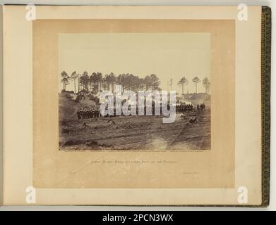 Wächter, Hauptquartier, Armee des Potomac. Negativ von T.H. O'Sullivan, positiv von A. Gardner. Illus. In: Gardners fotografisches Skizzenbuch des Krieges / Alexander Gardner. Washington, D.C. : Philp & Solomons, [c1866], v. 2, no 55, Copyright A. Gardner, Titel von item. United States, Army, Pennsylvania Infanterie Regiment, 114. (1862-1865), Zouaves, Virginia, Brandy Station, 1860-1870, Wachen, Virginia, Brandy Station, 1860-1870, Militärlager, Virginia, Brandy Station, 1860-1870, Usa, Geschichte, Bürgerkrieg, 1861-1865, Militärpersonal, Union, Virginia. Stockfoto