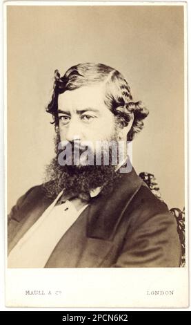 1865 Ca , London , England : der britische Lord SIR GEORGE WARD HUNT ( 1825 - 1877 ) , konservativer Politiker und Staatsmann , Schatzkanzler und erster lord der Admiralität . Foto: Maull and Co , London . - POLITICA - POLITIKER - POLITIK - ENGLAND - GROSSBRITANNIEN - ward-Hunt - nobili - nobiltà - Portrait - ritratto - EPOCA VITTORIANA - Regina Vittoria - Queen Victoria - Bart - barba - Bart - barba --- Archivio GBB Stockfoto