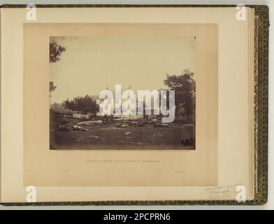 Trossell's House, Schlachtfeld von Gettysburg / negativ von T.H. O'Sullivan. Positiv von A. Gardner... Illus. In: Gardners fotografisches Skizzenbuch des Krieges / Alexander Gardner. Washington, D.C. : Philp & Solomons, [c1866], v. 1, no 42, Copyright A. Gardner, Titel von item. War Damage, Pennsylvania, Gettysburg, 1860-1870, Gettysburg, Battle of, Gettysburg, Pa, 1863 , Vereinigte Staaten, Geschichte, Bürgerkrieg, 1861-1865, Tiere, Usa, Geschichte, Bürgerkrieg, 1861-1865, Zerstörung und Plünderung. Stockfoto