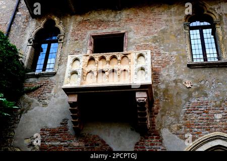 Der Balkon umgibt die Legende von Romeo und Julia in Verona, Italien Stockfoto