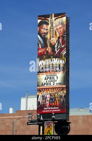 Los Angeles, Kalifornien, USA 13. März 2023 Ein allgemeiner Blick auf die Atmosphäre des Wrestlemania Billboard am Sunset Blvd am 13. März 2023 in Los Angeles, Kalifornien, USA. Foto: Barry King/Alamy Stock Photo Stockfoto