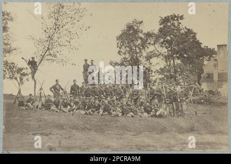 B Company, 22d New York State Militia Near Harpers Ferry, Virginia, 1861 d. h. 1862. No. 4134, Title from item, Gift; Colonel Godwin Ordway; 1948, Veröffentlicht in: Geschichte des zweiundzwanzigsten Regiments der Nationalgarde des Staates New York .. - Von General George W. Wingate. New York: E. W. Dayton [1896], S. 199. New York (Staat), Miliz, Regiment, 22., Vereinigte Staaten, Geschichte, Bürgerkrieg, 1861-1865, Usa, West Virginia, Harpers Fähre. Stockfoto