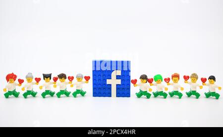 Viele Leute geben Ihnen ein Like in dem Facebook-Post Stockfoto