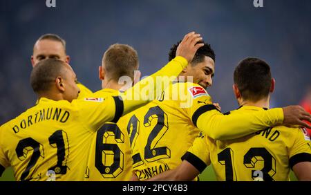 Gelsenkirchen, Deutschland. 11. März 2023. Torjubel: Donyell Malen (BVB) Julian Ryerson (BVB), Jude Bellingham (BVB), Raphael Guerreiro (BVB) FC Schalke Stockfoto