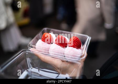 Ichigo Daifuku, Erdbeermochi in Tokio, Japan Stockfoto