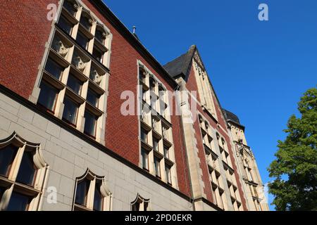 Chemnitz City, Deutschland. Monumentaler Bau eines Seniorenheims. Ehemaliges Postbürogebäude. Stockfoto