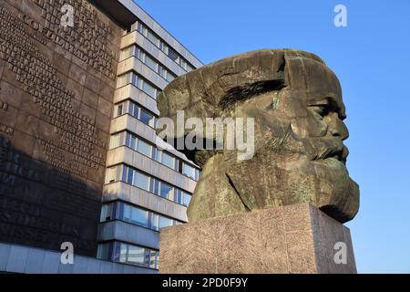 CHEMNITZER, 8. MAI 2018: Karl-Marx-Denkmal im öffentlichen Raum der Chemnitzer Stadt. Das Denkmal ist lokal als Nischel bekannt. Es war Design Stockfoto