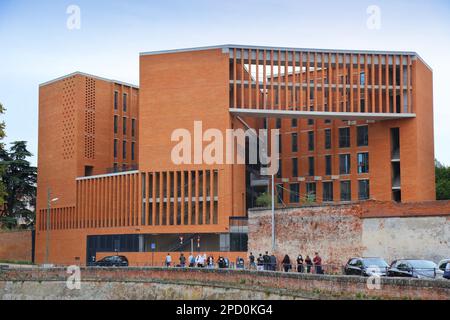 TOULOUSE, FRANKREICH - 28. SEPTEMBER 2021: Campus der Universität Toulouse Capitole, Hochschuleinrichtung in Frankreich. Stockfoto