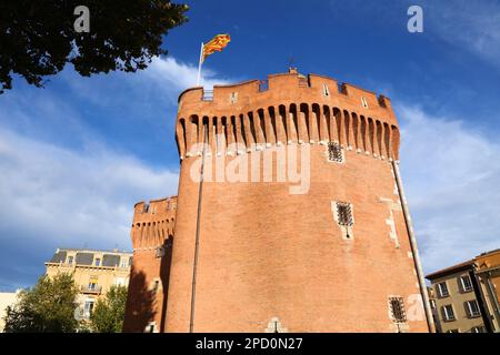 Perpignan Stadt in Roussillon, Frankreich. Mittelalterliches Wahrzeichen. Hauptstadttor - Le Castillet. Stockfoto