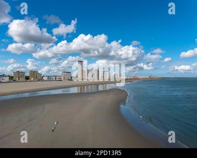 Luftblick mit Strand und Stadtbild, Vlissingen, Zeeland, Niederlande, Europa Stockfoto