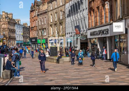 Das geschäftige Stadtzentrum in Stirling in Schottland Stockfoto
