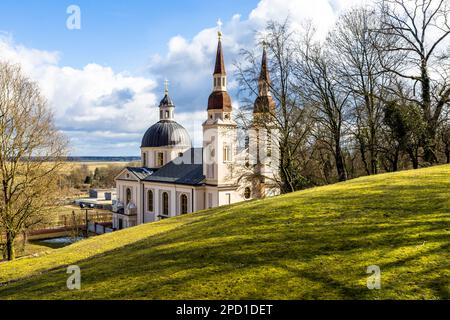 Die Lutherische Gemeindekirche des Heiligen Kreuzes in Neuzelle ist eine hohe barocke Kirche im Barockkloster Neuzelle Stockfoto