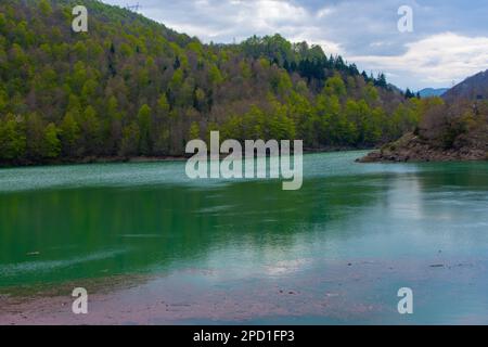 Ein Staudamm an einem Fluss LAquila - Teramo Italien Stockfoto