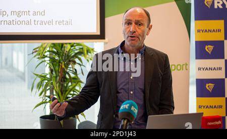 Kenny Jacobs, Geschäftsführer der Dublin Airport Authority, während der gemeinsamen Pressekonferenz von Ryanair und der Dublin Airport Authority in der Dublin Airport Central, auf der der Flugplan von Ryanair für den Sommer 2023 bekannt gegeben wurde. Foto: Dienstag, 14. März 2023. Stockfoto