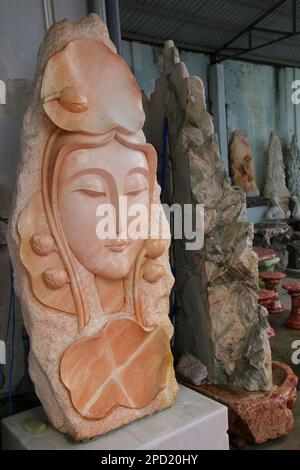 Handgeschnitzte Buddha-Statuen, fotografiert in Hoi an, Vietnam, früher bekannt als Fai-Fo oder Faifoo, Stockfoto