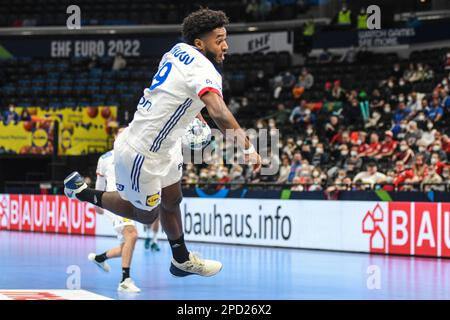 Benoit Kounkoud (Frankreich) gegen Montenegro. EHF Euro 2022. Hauptrunde Stockfoto