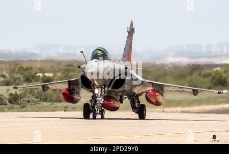 Französische Marine Dassault Rafale Kampfflugzeuge Rollen nach der Landung auf dem Luftwaffenstützpunkt Zaragoza. Saragoza, Spanien - 20. Mai 2016 Stockfoto