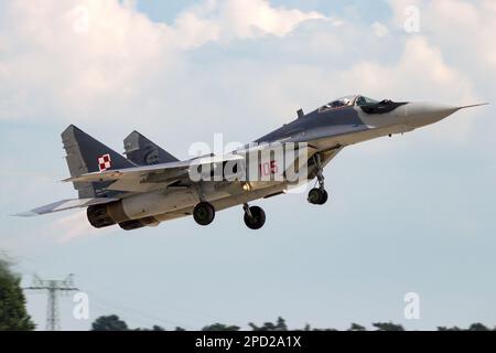 Die polnische Luftwaffe MiG-29 Fulcrum verlässt den Flughafen Berlin-Schönefeld. Berlin - 2. Juni 2016 Stockfoto