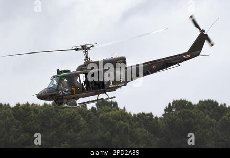 Italienischer Hubschrauber der Air Force Agusta-Bell 212 Twin Huey, Abflug vom Luftwaffenstützpunkt Mont-de-Marsan. Mont-de-Marsdan, Frankreich - 17. Mai 2019 Stockfoto