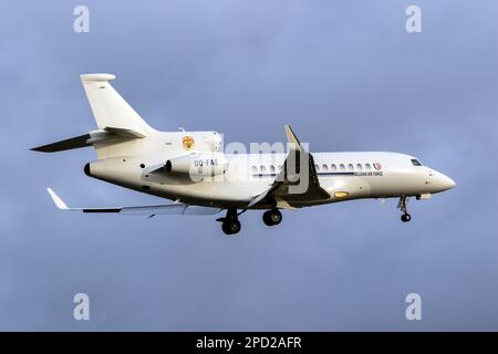 Dassault Falcon 7X Business Jet aus dem 15. Air Transport Flügel der belgischen Luftwaffe trifft am Flughafen Leeuwarden ein. Leeuwarden, Niederlande - Ma Stockfoto