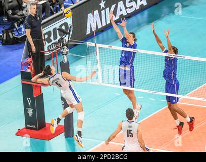 Alessandro Michieletto (Italien), Jean Patry, Barthelemy Chinenyeze (Frankreich). Volleyball-Weltmeisterschaft 2022. Stockfoto