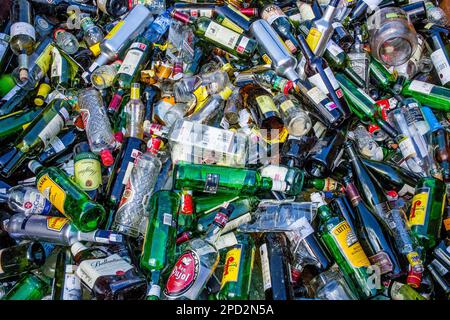 Glasflaschen Lagerung zu recyceln, recycling-center Stockfoto
